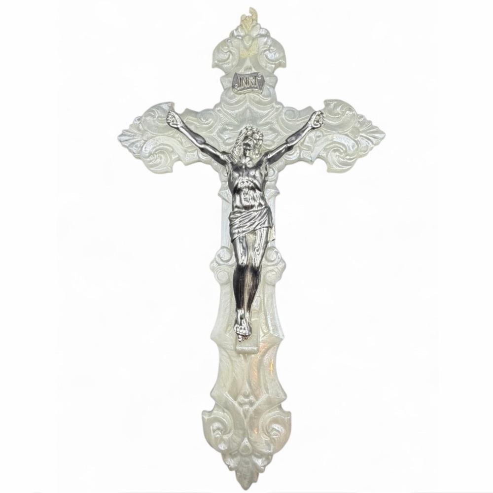 Vintage Jesus Crucifix Pearl Pearlized White Plastic Silver Tn Christ Religious